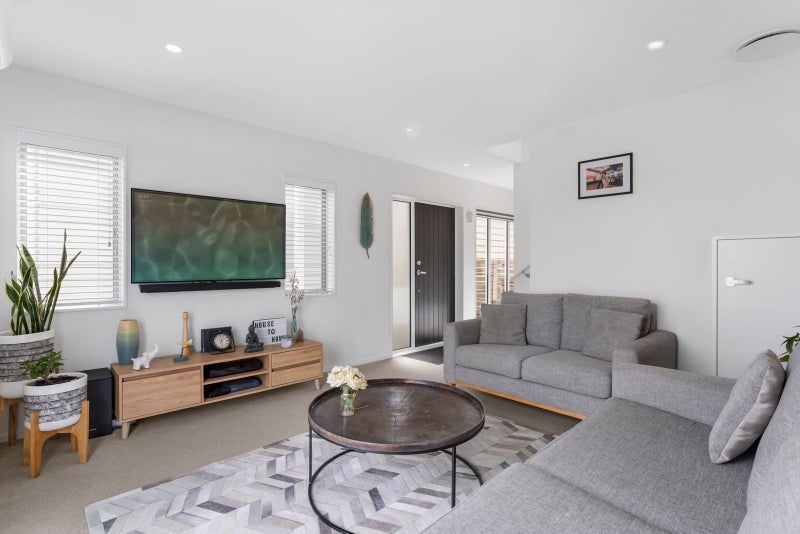 57 Divide Loop, Takanini, Auckland - Carousel 2