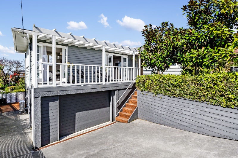 1 McIlroy Avenue, Hillsborough, Auckland - Carousel 1