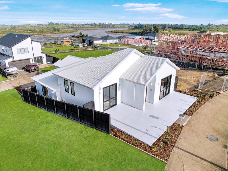 18 Parkmore Drive, Rosehill, Papakura - Carousel 13