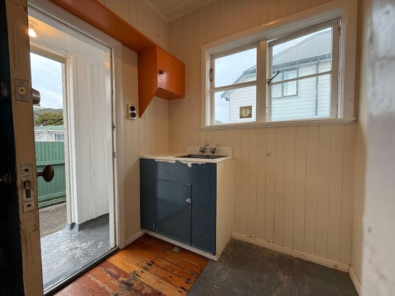 10 Brown Grove, Fairfield, Lower Hutt - Carousel 15