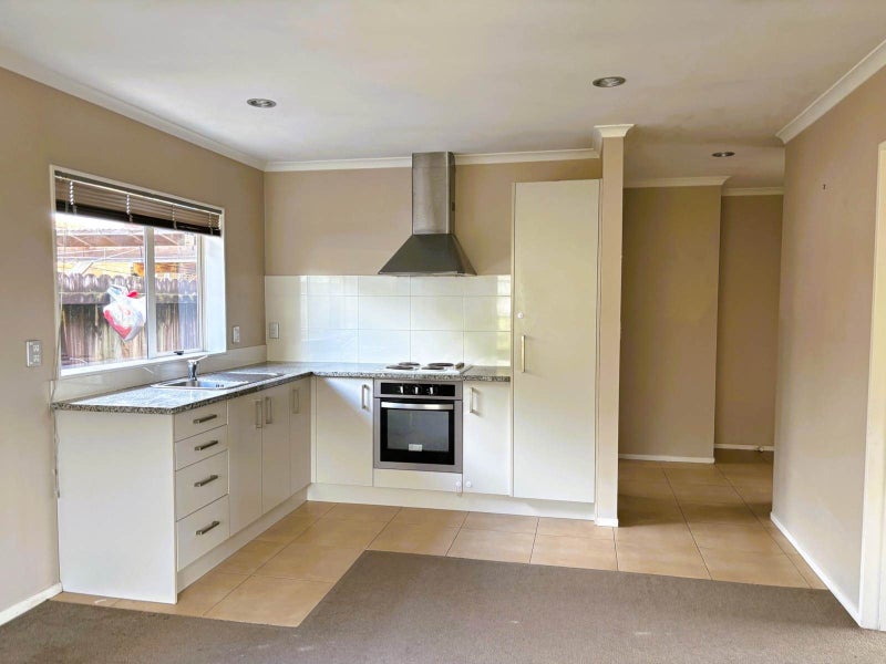 11 Liscooly Place, Flat Bush, Auckland - Carousel 2