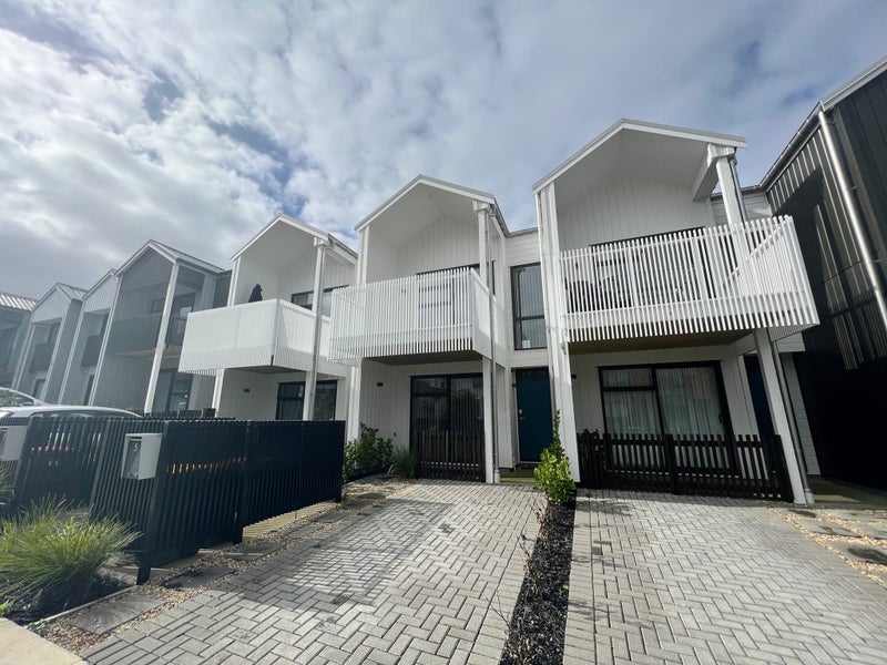 5 Wai Place, Westgate, Auckland - Carousel 1