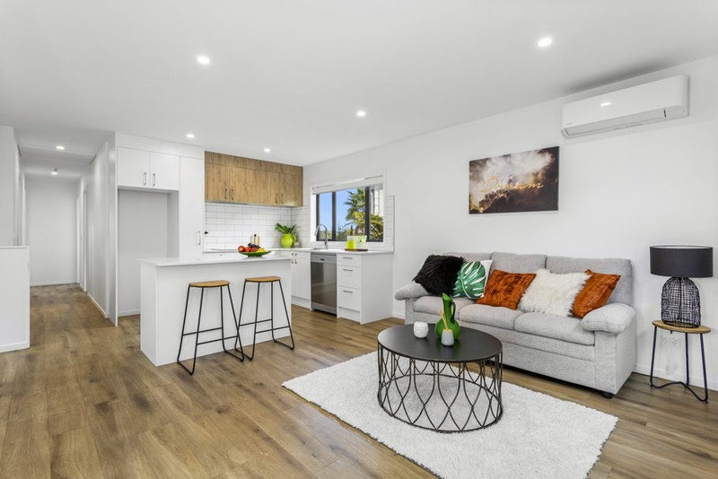 1B Mowbray Place, Sunnynook, Auckland - Carousel 2