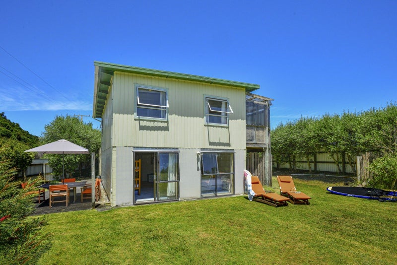 20 Kahawai Street, Māhia - Carousel 2