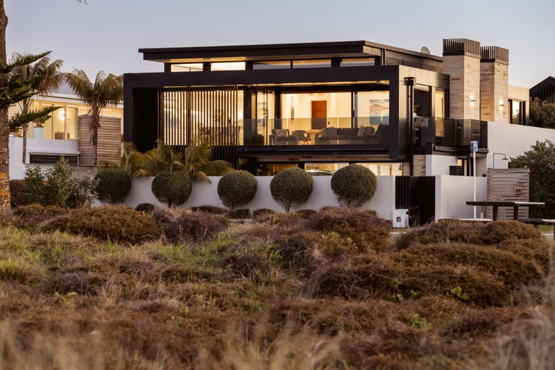 87 MARINE PARADE, Mount Maunganui, Tauranga - Carousel 1