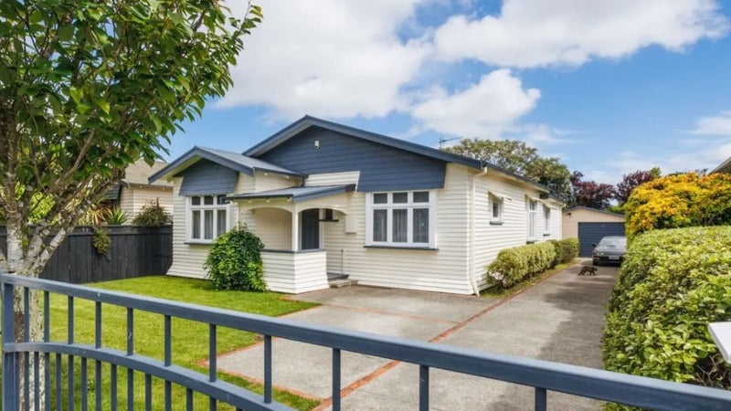 47 Argyle Avenue, Takaro, Palmerston North - Carousel 1