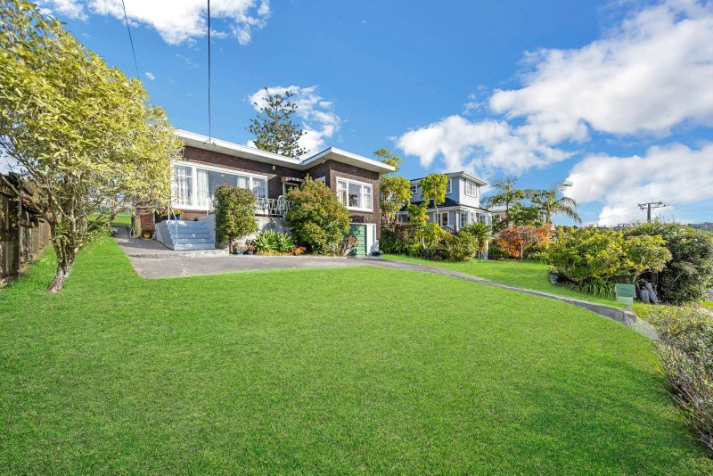 29 Braemar Road, Rothesay Bay, Auckland - Carousel 1