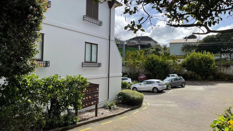 17/25 Rossmay Terrace, Kingsland, Auckland - Carousel 11