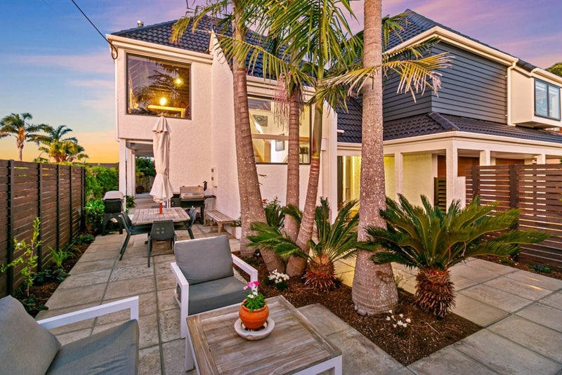 9 Scarboro Terrace, Murrays Bay, Auckland - Carousel 1