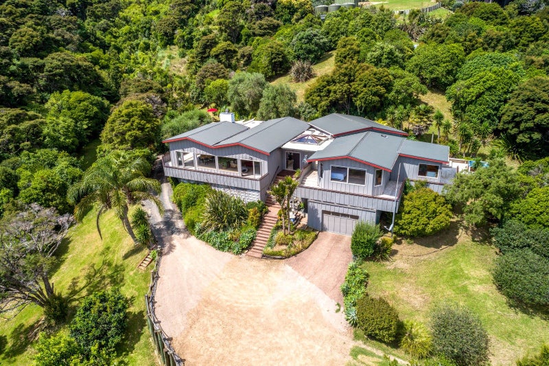 39 View Road, Ostend, Waiheke Island - Carousel 1