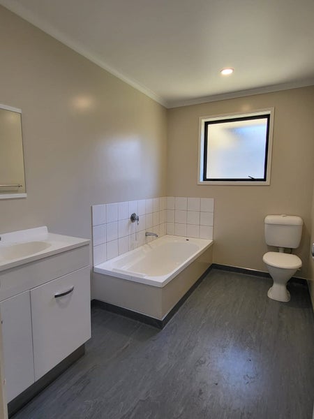49 Cyclamen Road, Mangere, Auckland - Carousel 2