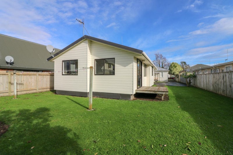 19A Worcester Street, West End, Palmerston North - Carousel 11