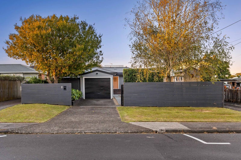 8 Waipani Road, Te Atatu Peninsula, Auckland - Carousel 1