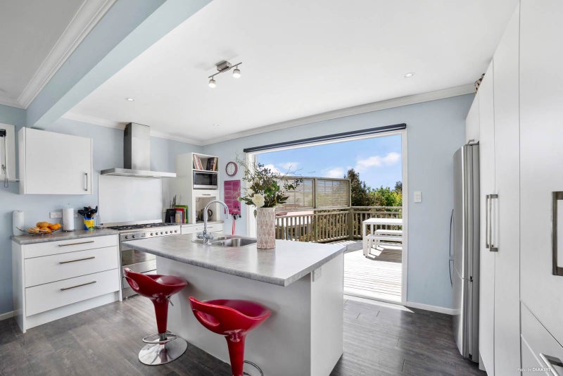 4 Hatherlow Street, Glenfield, Auckland - Carousel 2