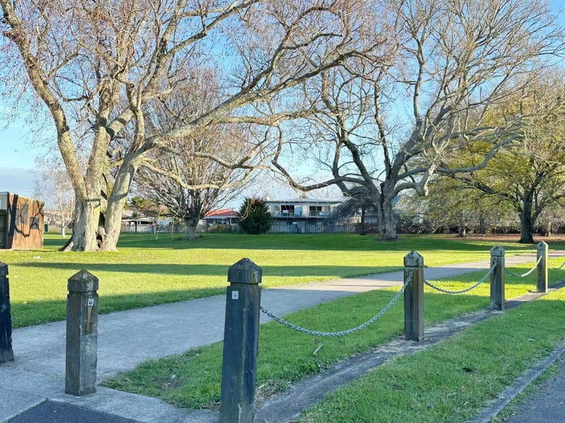 19 May Street, Hamilton East, Hamilton - Carousel 9