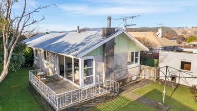 2/29C Merton Street, Trentham, Upper Hutt - Carousel 1