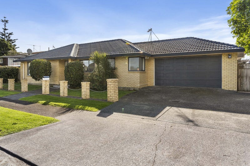 2 Hazards Road, Weymouth, Auckland - Carousel 1