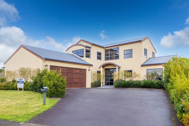 52 Keswick Crescent, Huntington, Hamilton - Carousel 1