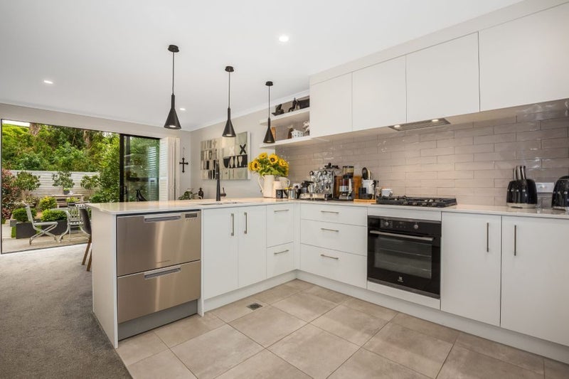 5 Breakwater Way, Whitby, Porirua - Carousel 2