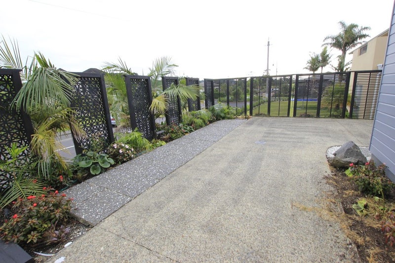 15 Newbury Place, Schnapper Rock, Auckland - Carousel 2