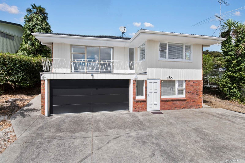 19 Shanaway Rise, Hillcrest, Auckland - Carousel 1