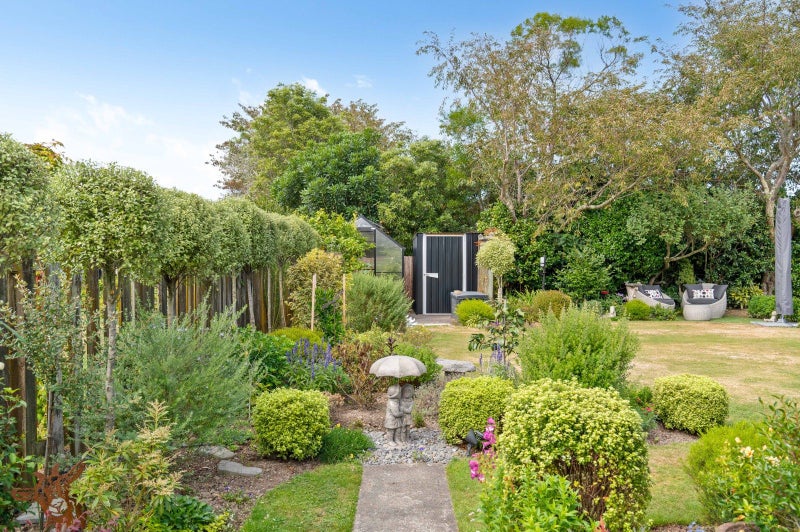 35 Reading Street, Greytown - Carousel 17