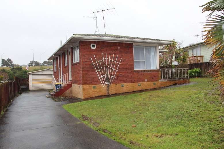 7 Kapiti Place, Sunnynook, Auckland - Carousel 2