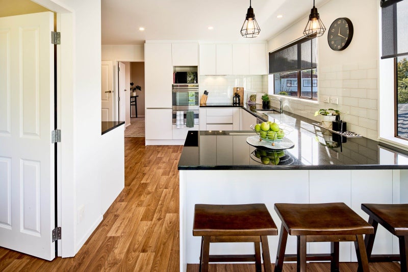 8 Balliol Drive, Tawa, Wellington - Carousel 2