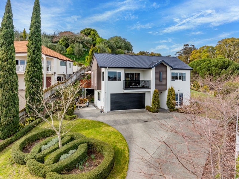 17 Iona Road, Havelock North, Havelock North - Carousel 1