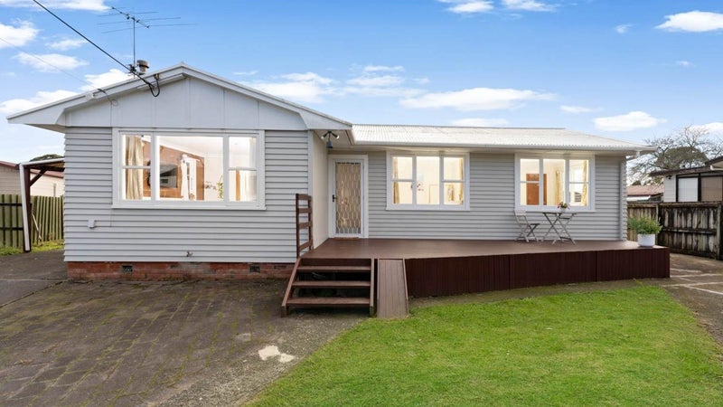 9 Harry Ward Place, Henderson, Auckland - Carousel 1