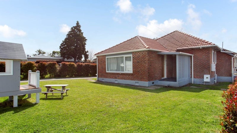 1/13 Fairlands Avenue, Waterview, Auckland - Carousel 1