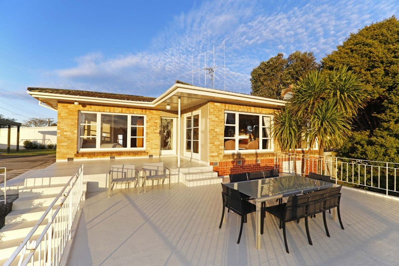 8 Brookfield Street, Hamilton East, Hamilton - Carousel 1
