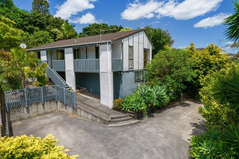 37 Aronia Way, Goodwood Heights, Auckland - Carousel 1