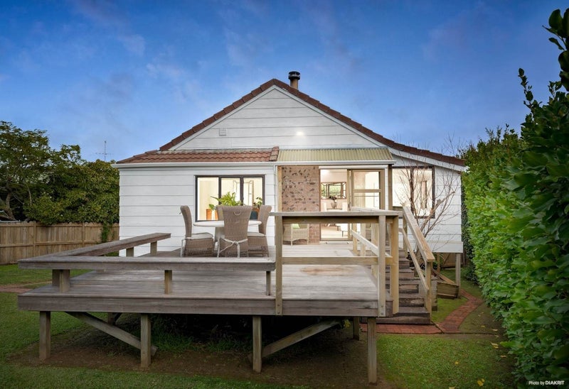 5 Orinda Close, Botany Downs, Auckland - Carousel 1
