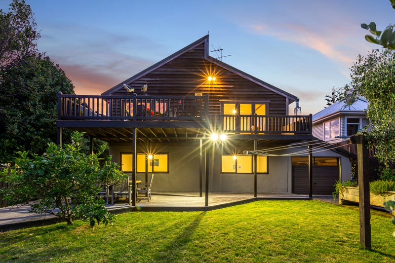 2/6 Mana Esplanade, Mana, Porirua - Carousel 1