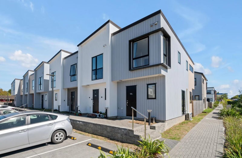 1 Aumarire Lane, Favona, Auckland - Carousel 1