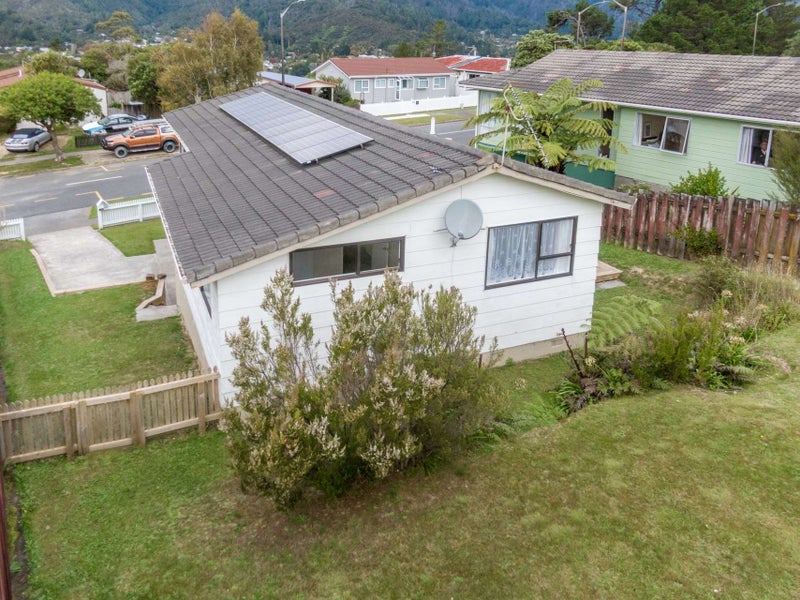 142 Holborn Drive, Stokes Valley, Lower Hutt - Carousel 2