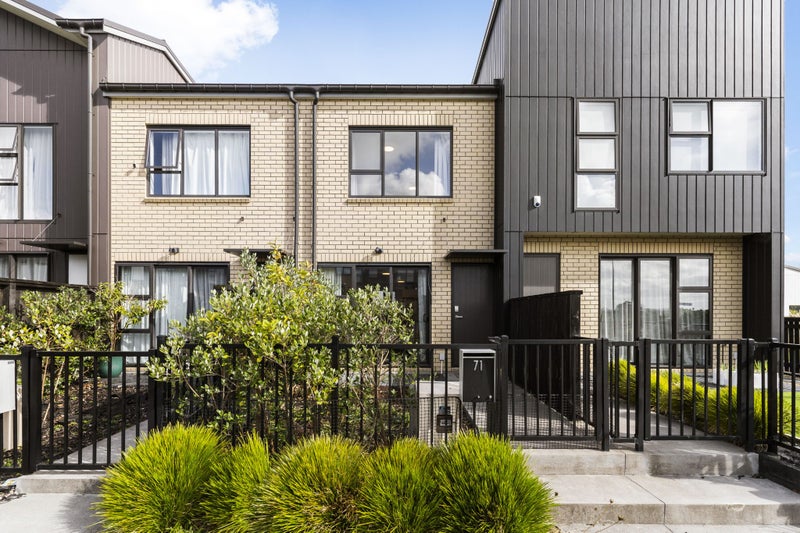 71 Manarini Road, Westgate, Auckland - Carousel 1