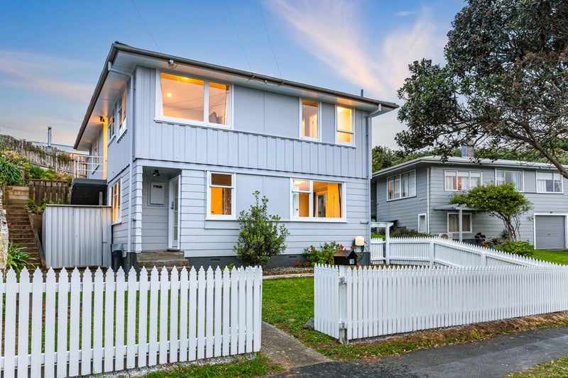 18 Owhiti Street, Titahi Bay, Porirua - Carousel 2