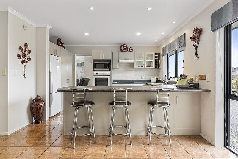 13 Pat O'Connor Place, Manurewa, Auckland - Carousel 2