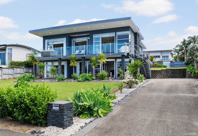 10 Intrepid Crescent, Beachlands, Auckland - Carousel 1