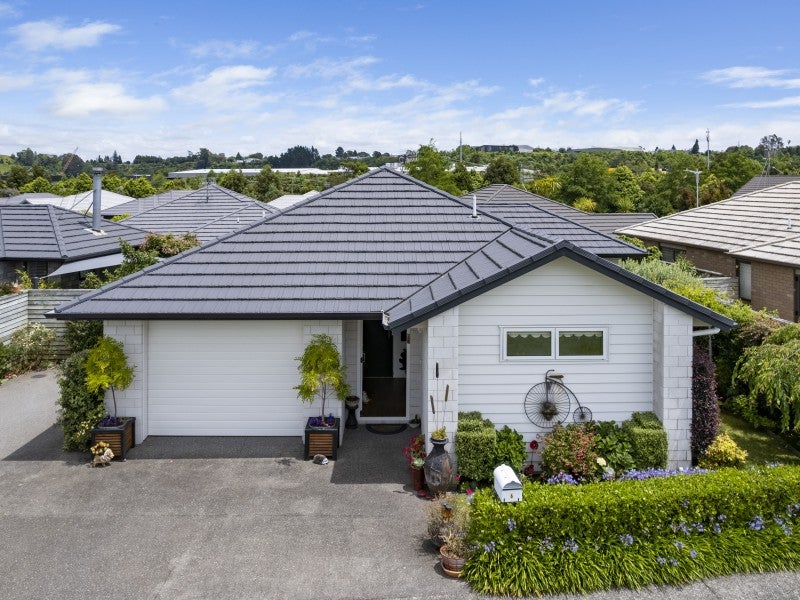 6 Capstan Close, Pyes Pa, Tauranga - Carousel 1