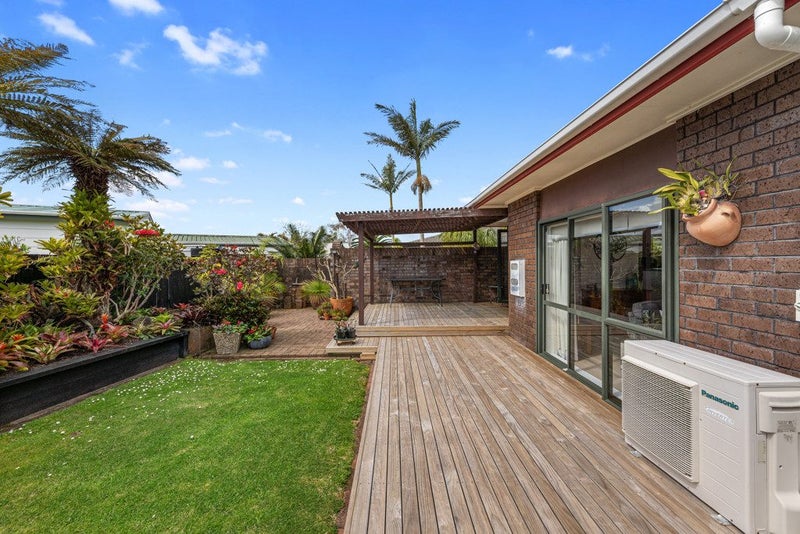 43 Pinehurst Place, Wattle Downs, Auckland - Carousel 2
