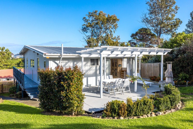 12 Natzka Road, Ostend, Waiheke Island - Carousel 1