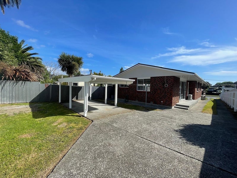 2/5 Charles Street, Belmont, Lower Hutt - Carousel 2