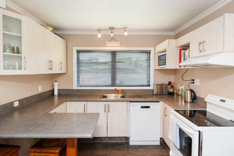 39 Rennie Avenue, Milson, Palmerston North - Carousel 2