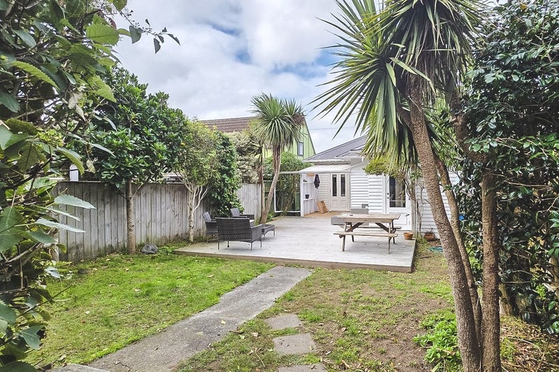 238 Queens Drive, Lyall Bay, Wellington - Carousel 18