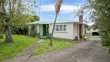 8 Gaede Terrace, Sunnyvale, Auckland - Carousel 1