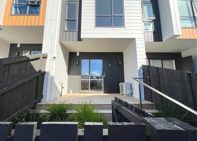42 Don Oliver Lane, Glen Eden, Auckland - Carousel 2