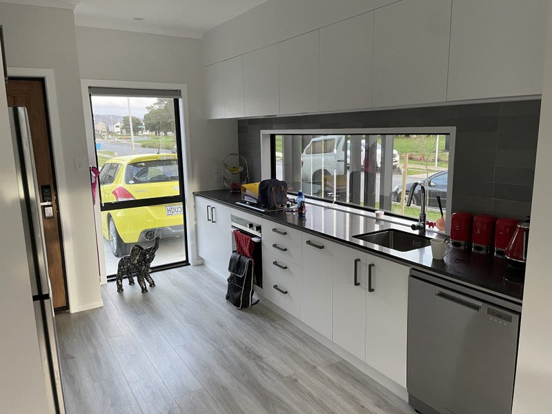 1 La Mer Lane, Wallaceville, Upper Hutt - Carousel 2